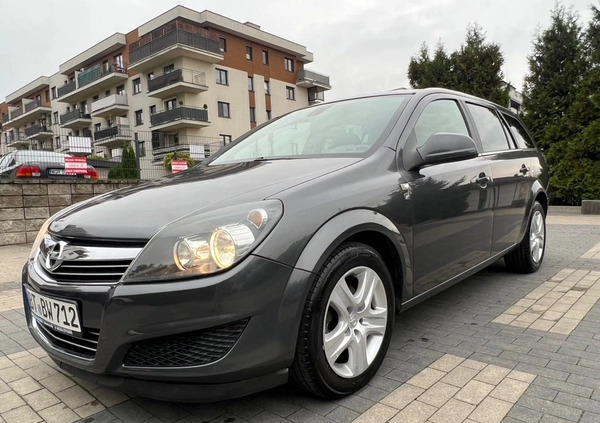 Opel Astra cena 17999 przebieg: 202194, rok produkcji 2010 z Warka małe 781